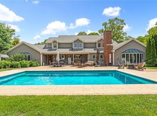 74 Oakwoods Dr, South Kingstown, RI 02879