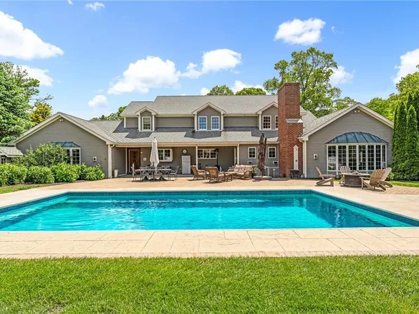 74 Oakwoods Dr, South Kingstown, RI 02879