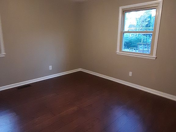 3rd image of 716 W Oak Dr