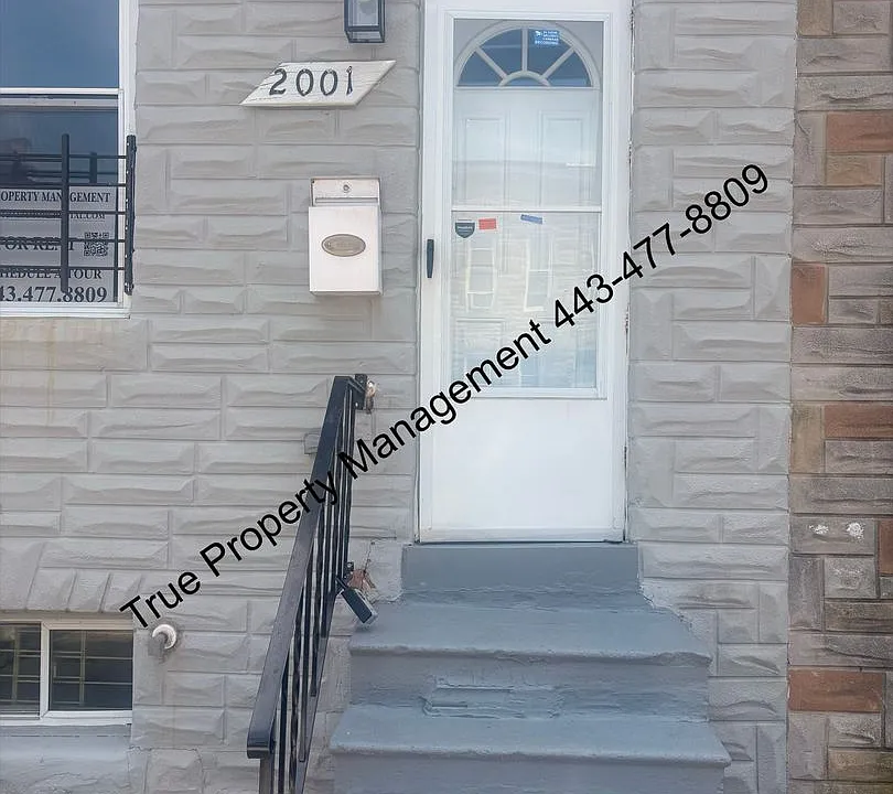 2001 McHenry St