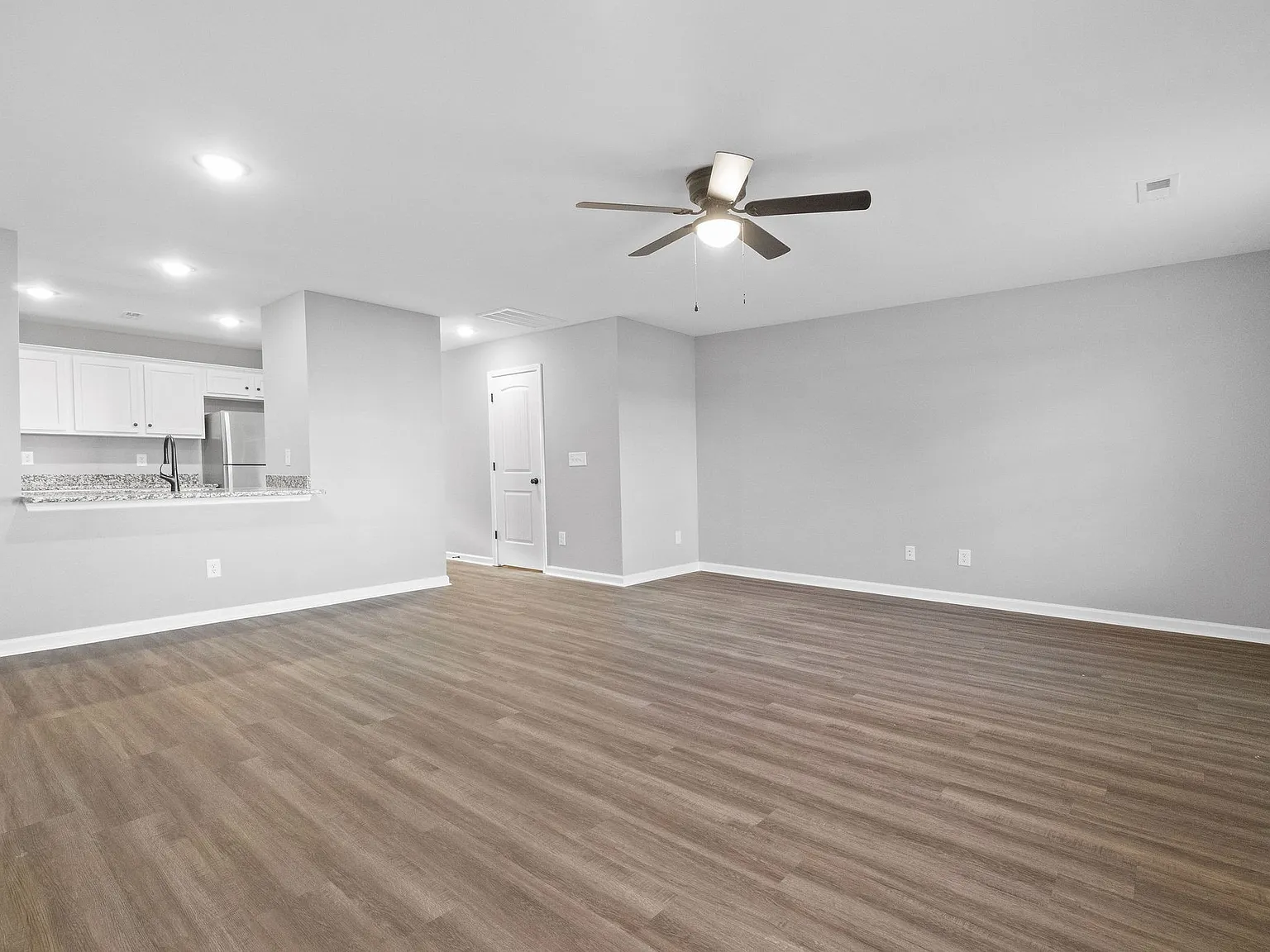 3 bed, 2.5 bath, 1450 sqft, $1,550 — Photo 4