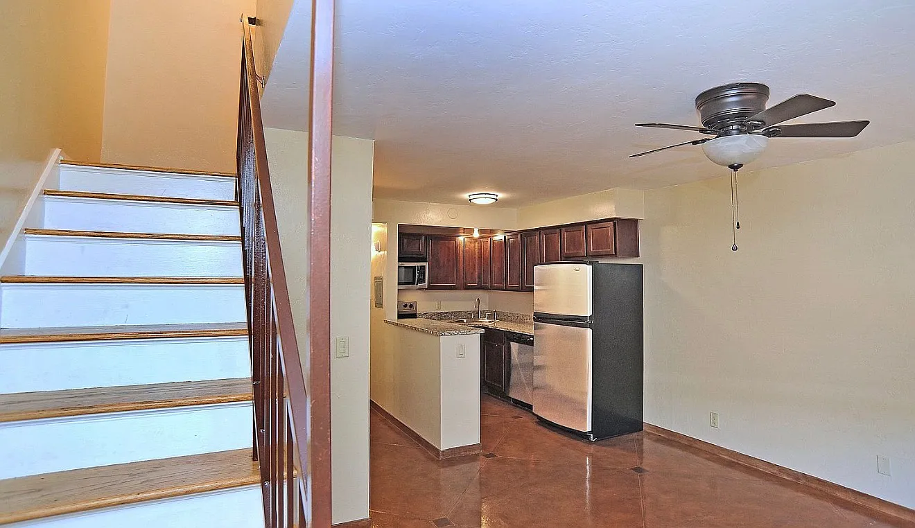 3 bed, 1092 sqft, $2,100 — Photo 3
