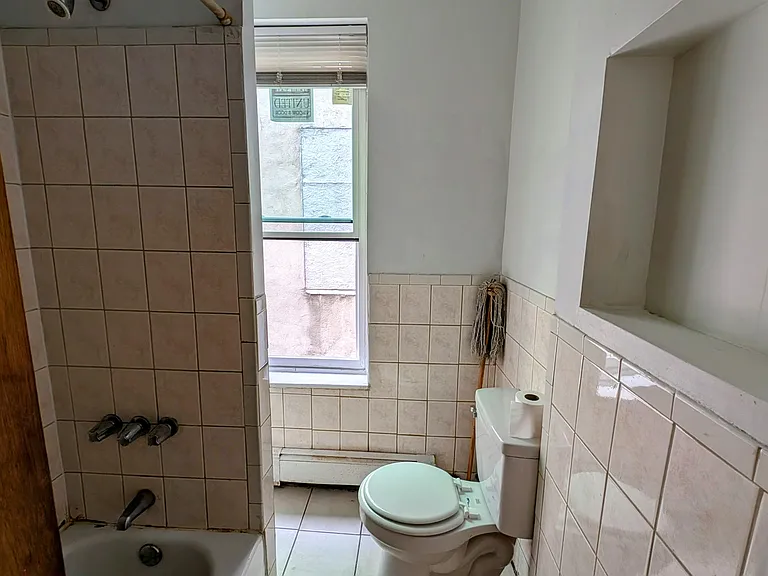 505 N 40th St #2 — Photo 10