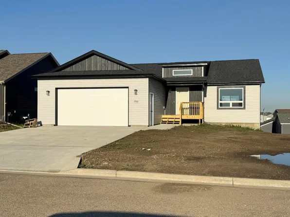 2932 Armstrong St, Bismarck, ND 58504