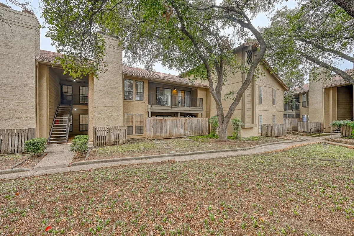 Building Photo - 1202 Thorpe Ln #616