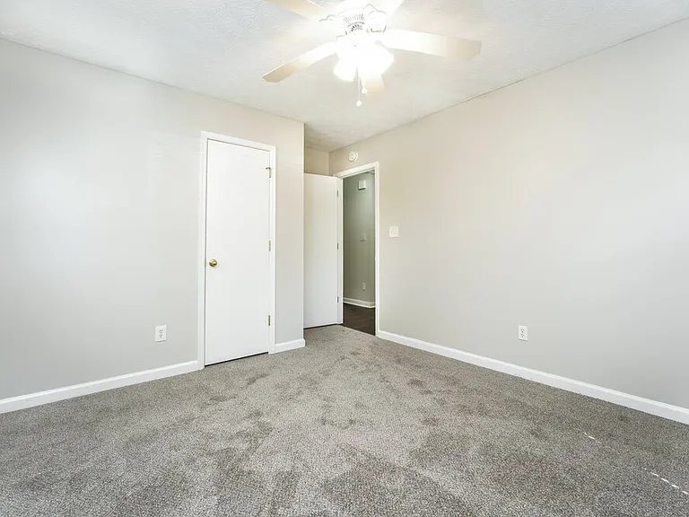 462 Sherwood Cir — Photo 13