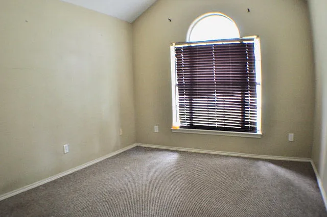 916 Parkway Dr — Photo 9