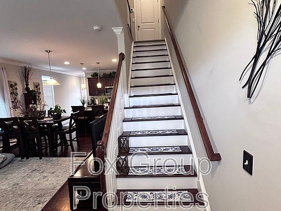 4th image of 106 W Pine St