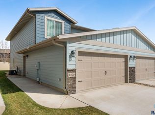 2200 S Ronsiek Ave, Sioux Falls, SD 57106