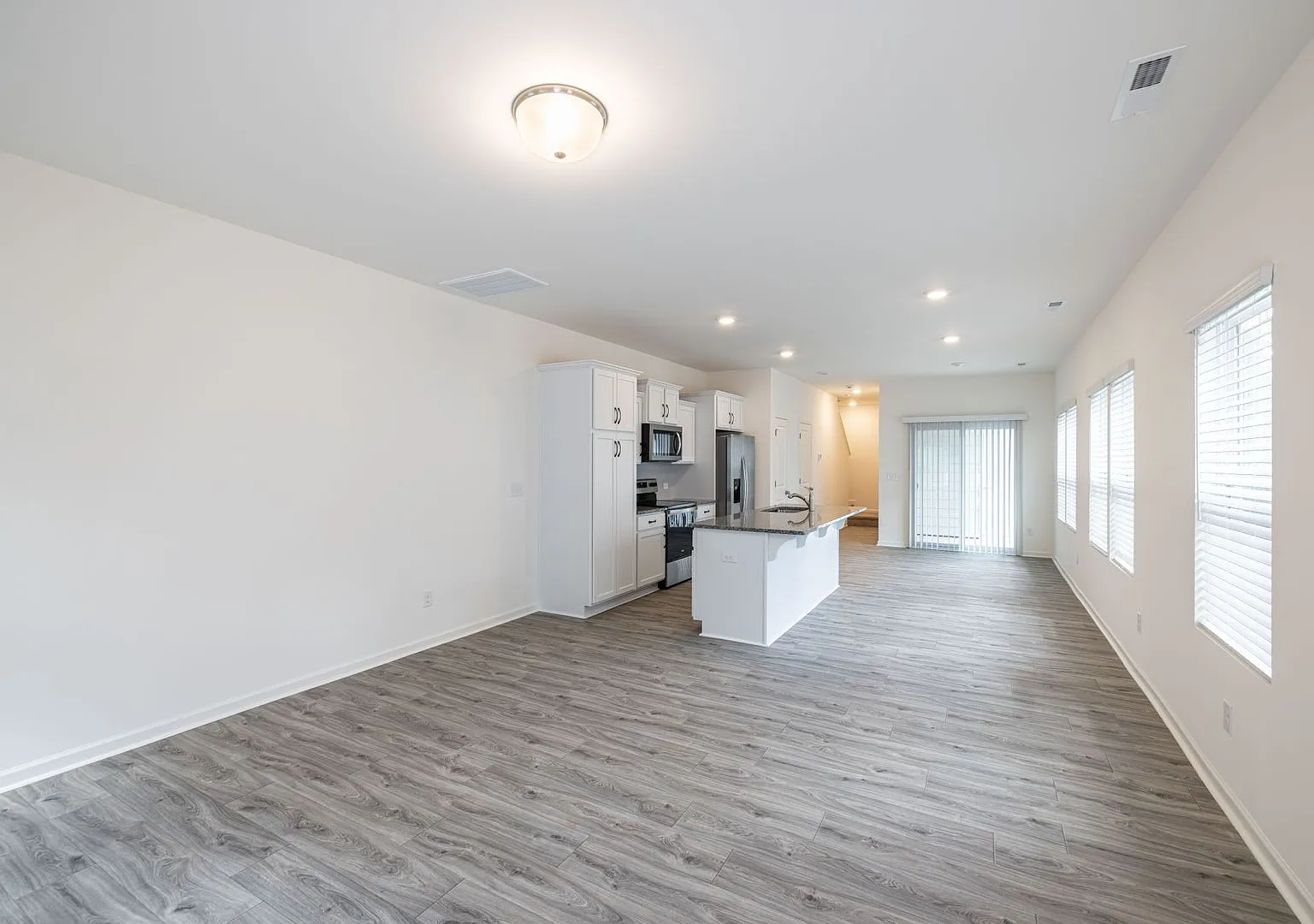 3 Bedroom Townhome Main Street Pineville - Move In Special 1 Month Free — Photo 3