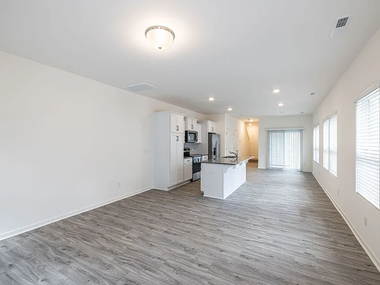 436 Kinnerton Pl — Photo 3