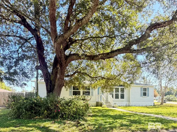 1581 Valencia Dr, Lillian, AL 36549