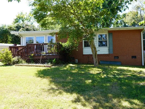 2200 Crestridge Rd, Greensboro, NC 27403