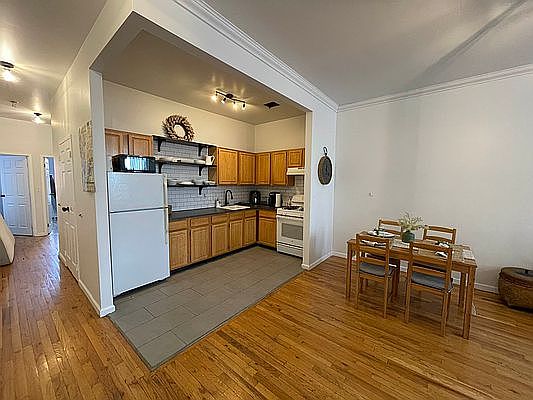 4th image of 106 Manhattan Ave #2