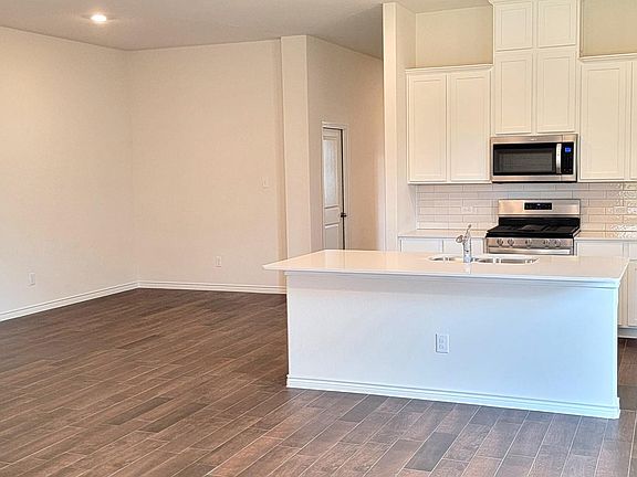 2nd image of 10422 Thunderwood Dr