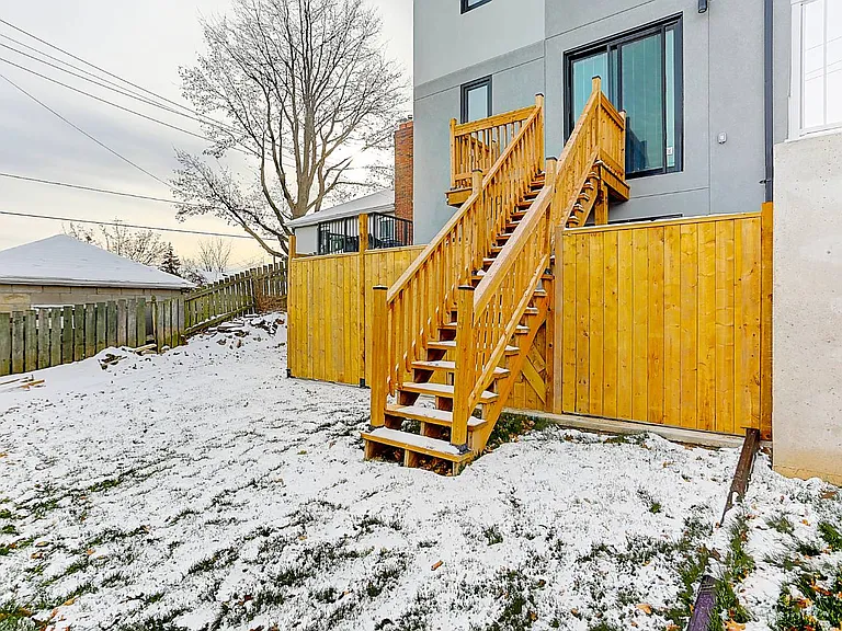 2071 Keele St #LOWER — Photo 23