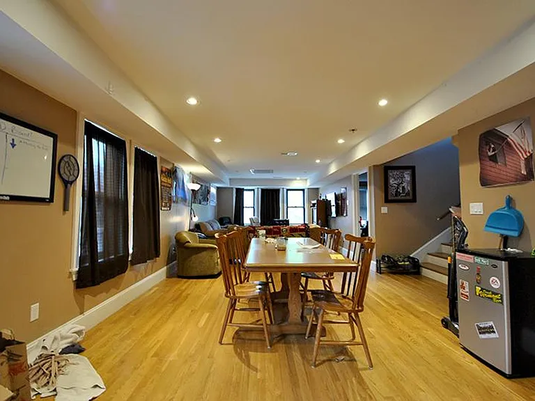 29 Woodstock Ave #2 — Photo 5