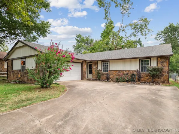 1102 S Wewoka Ave, Claremore, OK 74017
