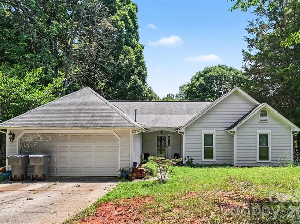 8410 Gidleigh Ct, Charlotte, NC 28216