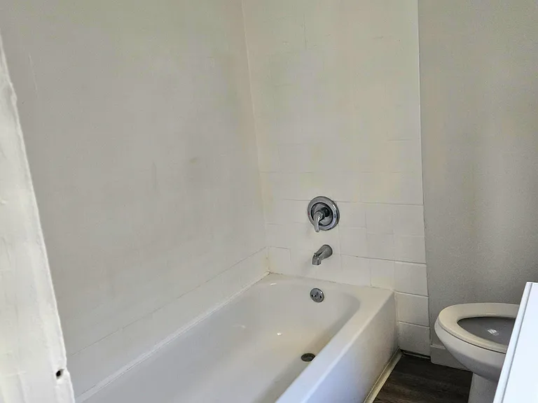 1377 Warren Ave — Photo 8