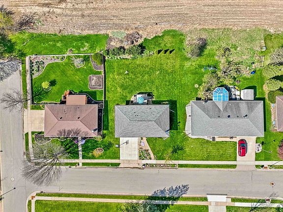 3rd image of 3989 Hillcrest Rd