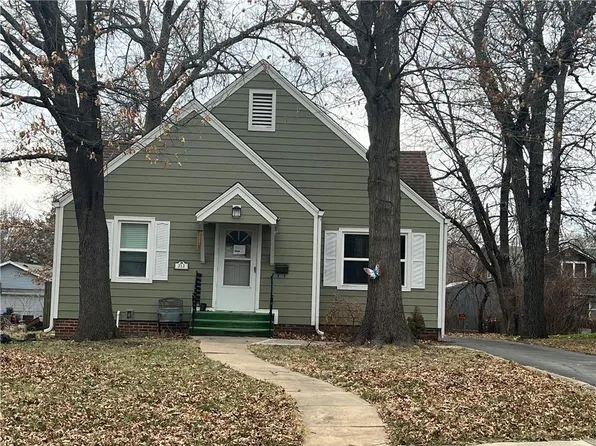 313 N Campbell St, Pleasant Hill, MO 64080