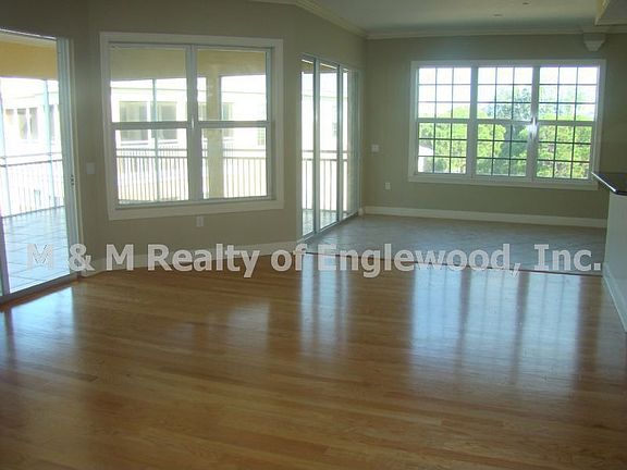 Livingroom pic 2