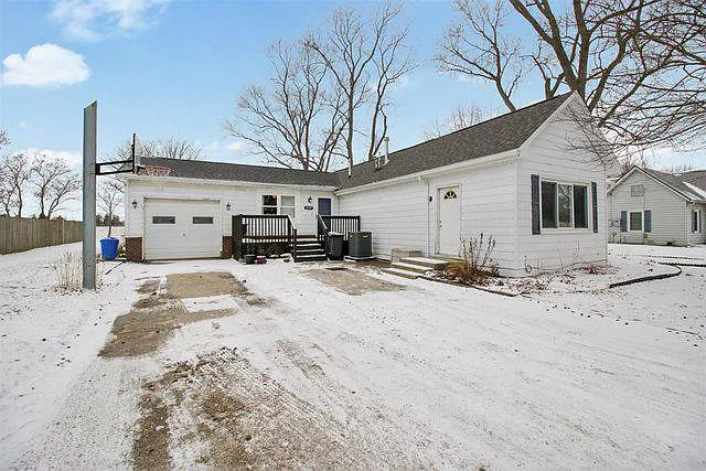 209 S Hickory St photo 1
