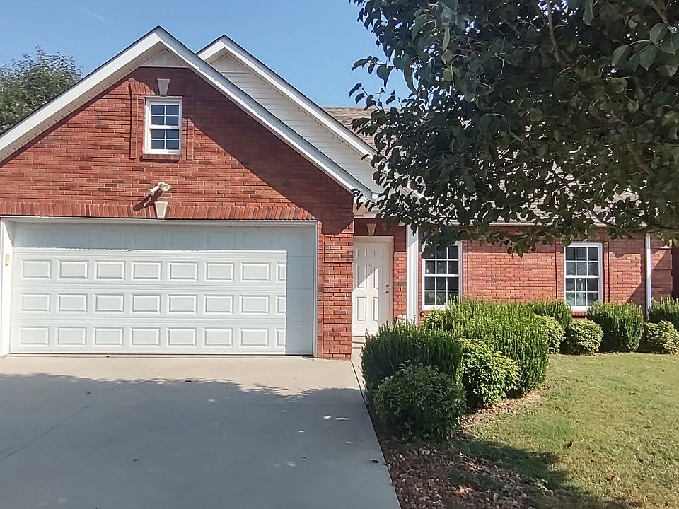 1st image of 322 Chase Cir