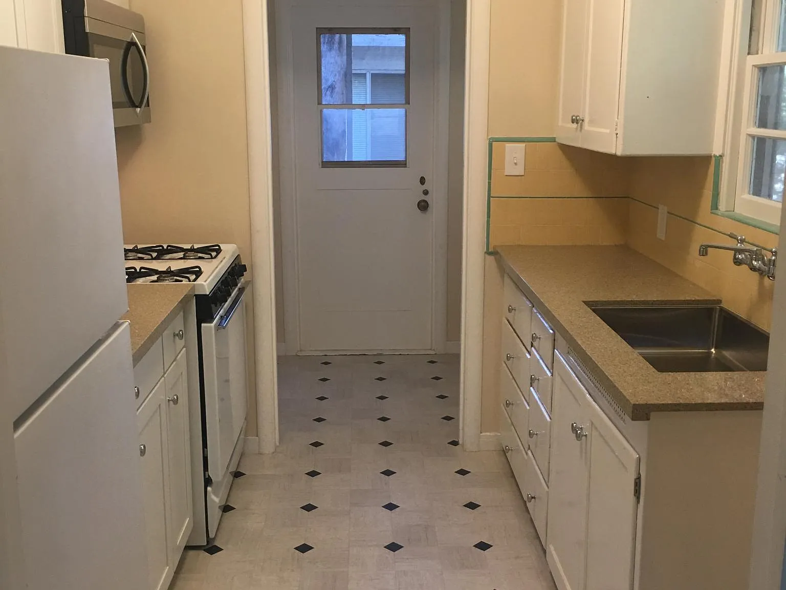1 bed, 700 sqft, $1,575 — Photo 4