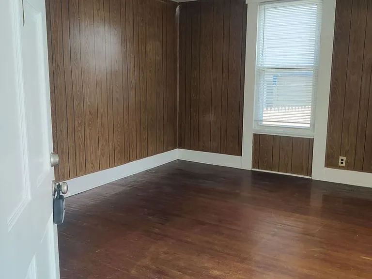 319 S Green St — Photo 4