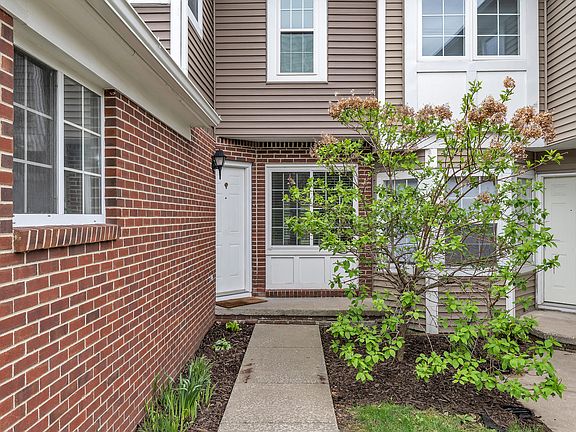 3rd image of 251 Fieldcrest St