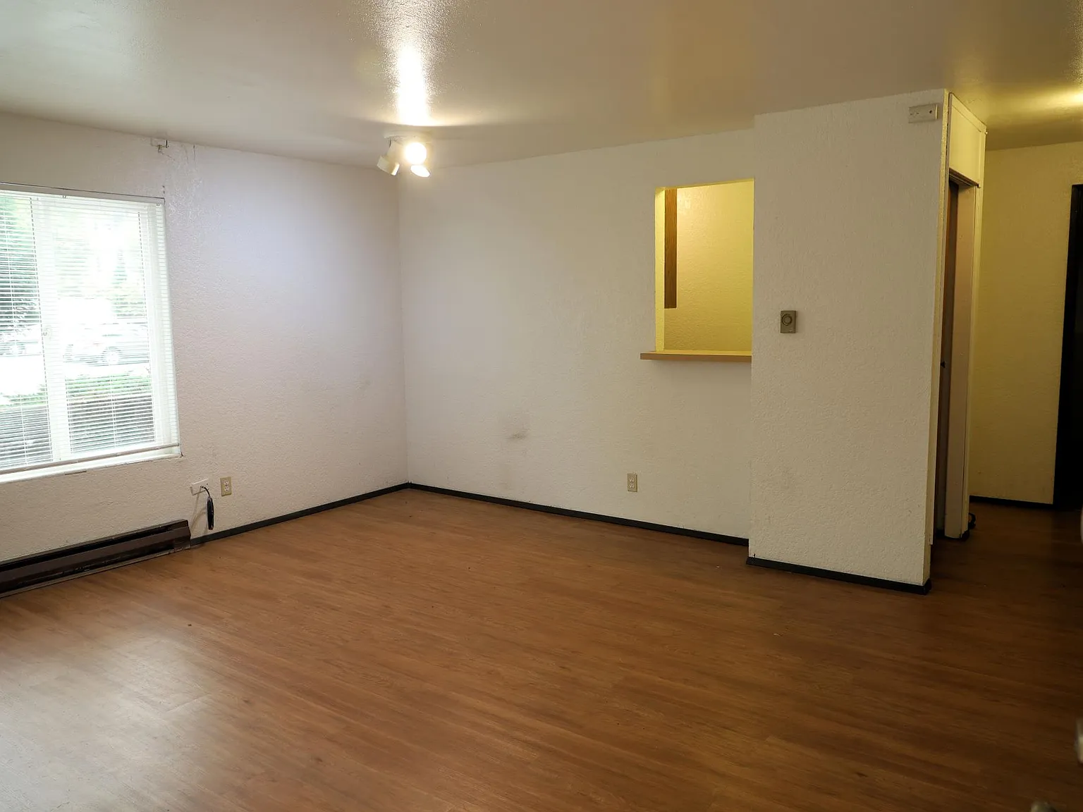 3 bed, 966 sqft, $2,500 — Photo 2
