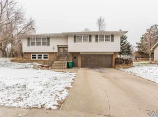 4417 S Oak Ridge Ave, Sioux Falls, SD 57103