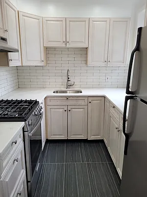 Rented by Halvatzis Realty | media 1