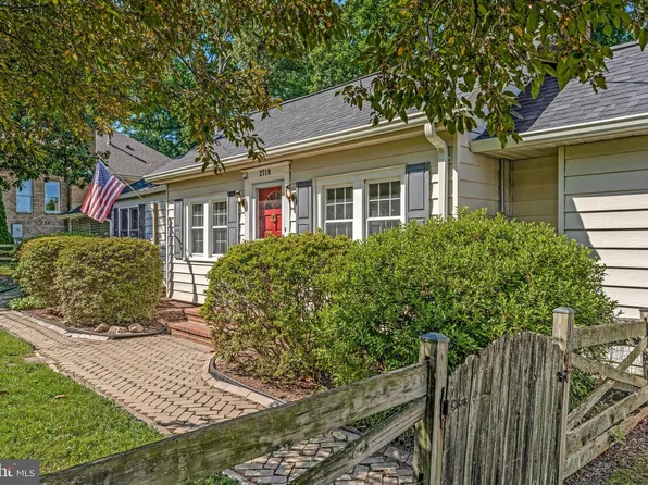 2718 Pioneer Ln, Falls Church, VA 22043