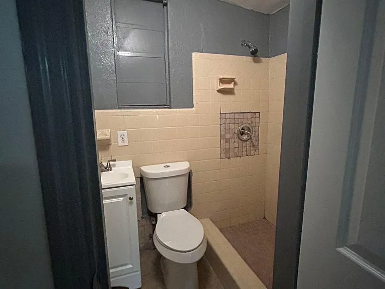 706 Thalia Dr — Photo 6