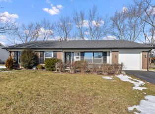 11 Red Haw Ln, Lake Zurich, IL 60047