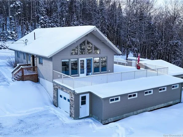 646 Davis St, Grand Falls, NB E3Z 1B3