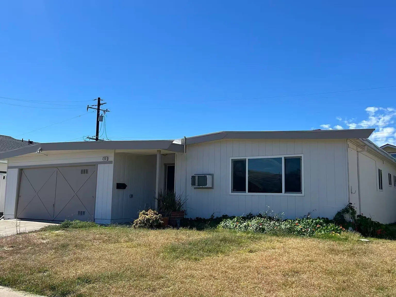 3 bed, 1198 sqft, $4,099 — Photo 2