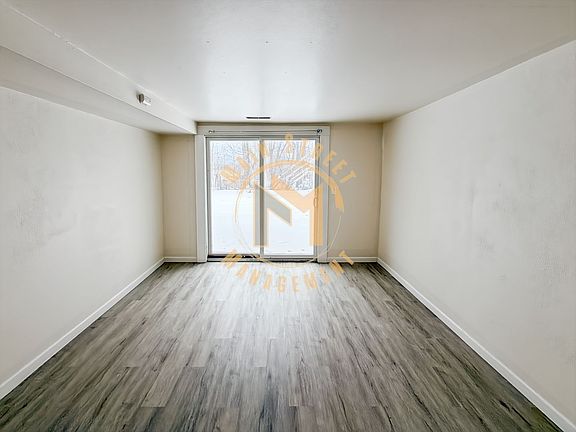 3rd image of 2659 Deckner Ave