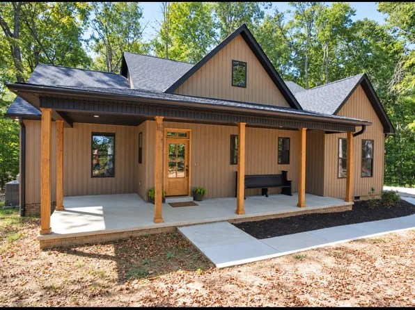 1220 Breeden Rd, Charlotte, TN 37036