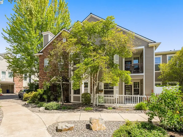 1231 NE Horizon Loop Unit 203, Hillsboro, OR 97124