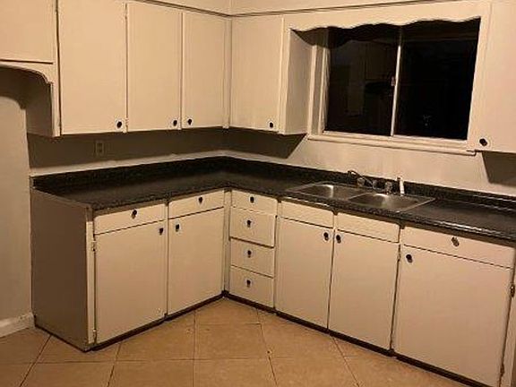 5th image of 1628 Meyers Pl