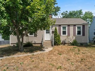 350 Maple St, Warwick, RI 02888