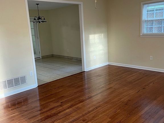 4th image of 406 Bryan St
