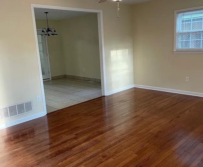 406 Bryan St — Photo 4
