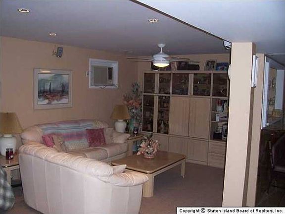 3rd image of 649 Ionia Ave