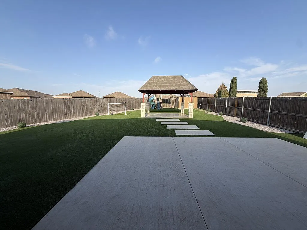 3 bed, 2.0 bath, 1964 sqft, $3,500 — Photo 3
