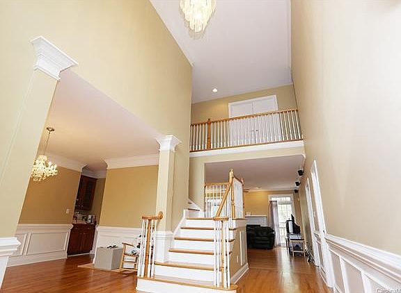 5th image of 6235 Hollow Oak Dr